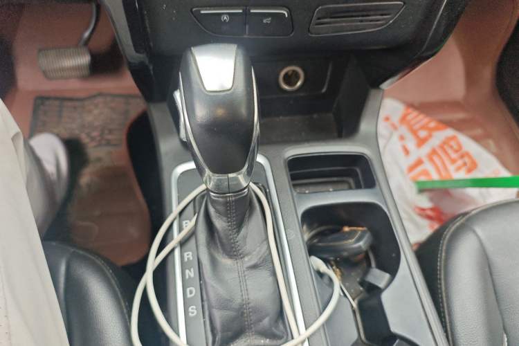 Used Ford Kuga 2018 EcoBoost 180 Two-Wheel-Drive Luxury Wing Edition Gear Lever