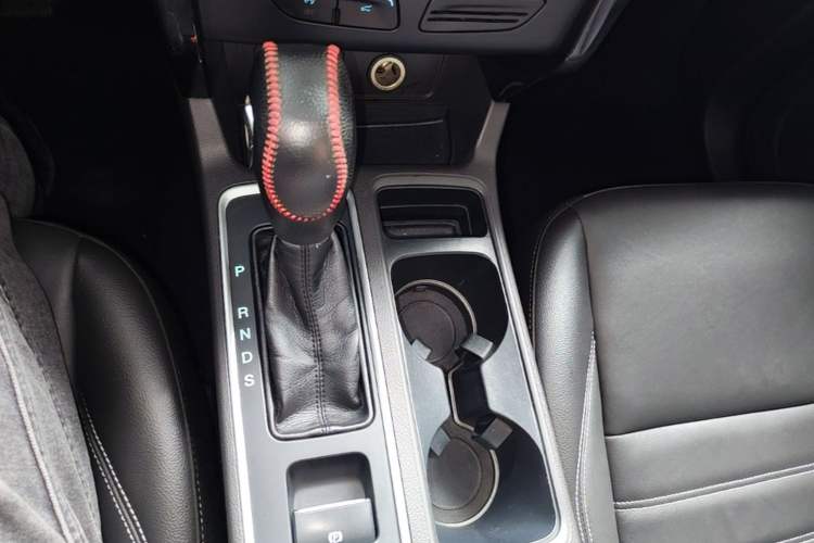 Used Ford Kuga 2018 Facelifted EcoBoost 180 Two-Wheel Drive Luxury Wing Edition Gear Lever