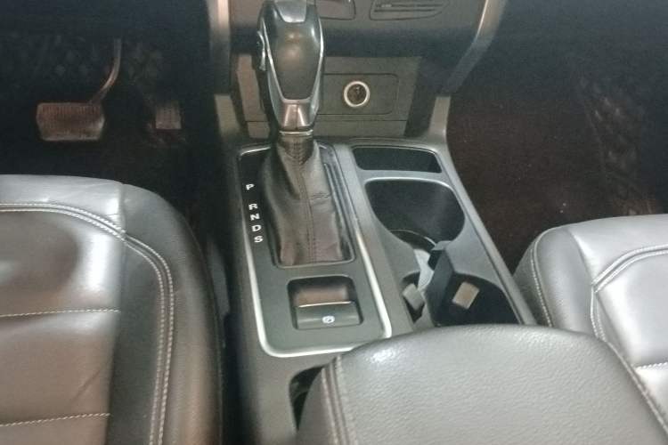 Used Ford Kuga 2018 EcoBoost 180 Two-Wheel-Drive Platinum Edition Gear Lever