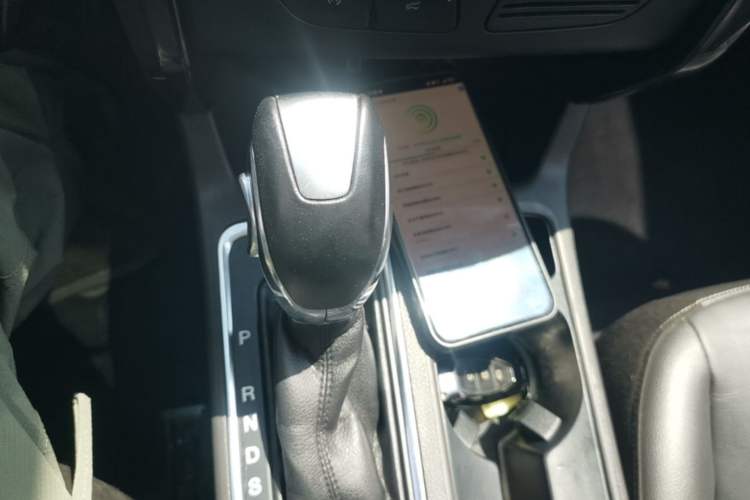 Used Ford Kuga 2018 Facelifted EcoBoost 180 Two-Wheel Drive Luxury Wing Edition Gear Lever