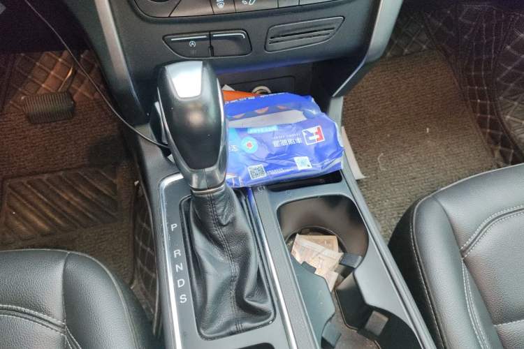 Used Ford Kuga 2018 Facelifted EcoBoost 180 Two-Wheel-Drive Platinum Wing Edition Gear Lever