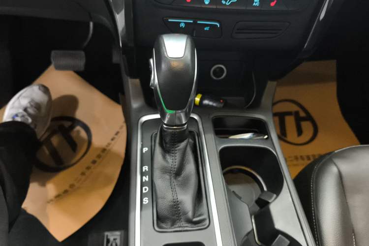 Used Ford Kuga 2018 EcoBoost 245 Four-Wheel Drive Luxury Wing Model Gear Lever