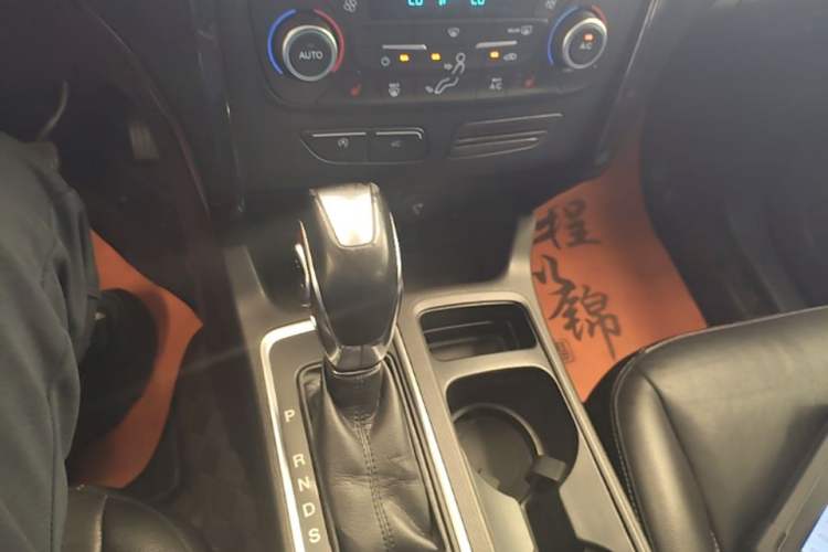 Used Ford Kuga 2018 EcoBoost 180 Two-Wheel-Drive Luxury Wing Edition Gear Lever