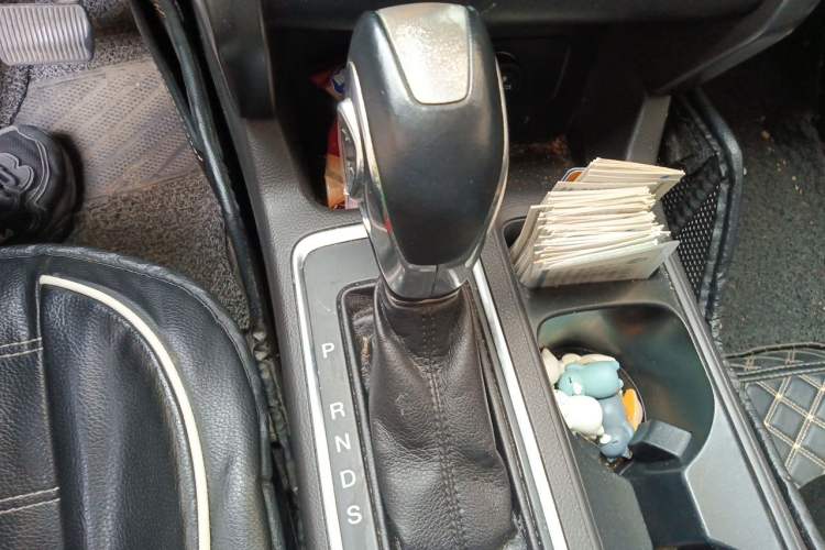 Used Ford Kuga 2018 Facelifted EcoBoost 180 Two-Wheel-Drive Platinum Wing Edition Gear Lever
