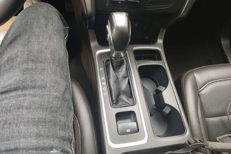 Used Ford Kuga 2018 Facelifted EcoBoost 180 Two-Wheel-Drive Platinum Wing Edition Gear Lever