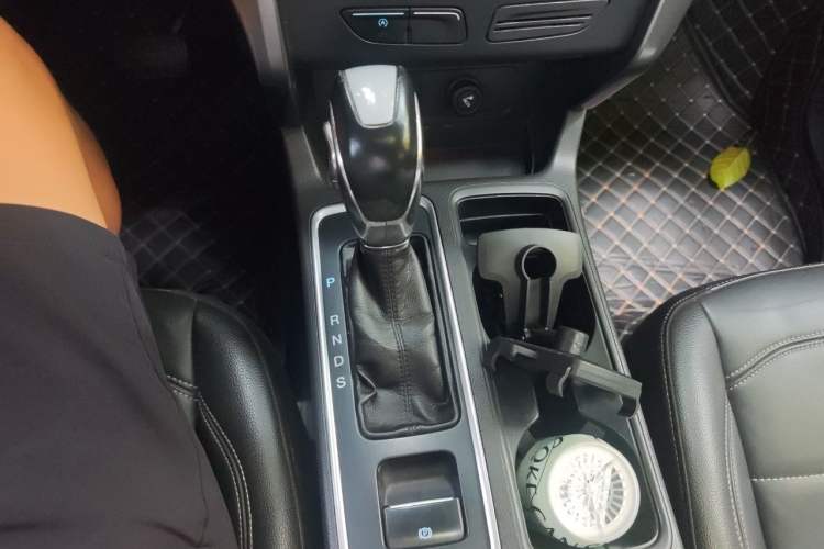 Used Ford Kuga 2018 EcoBoost 180 Two-Wheel-Drive Platinum Edition Gear Lever