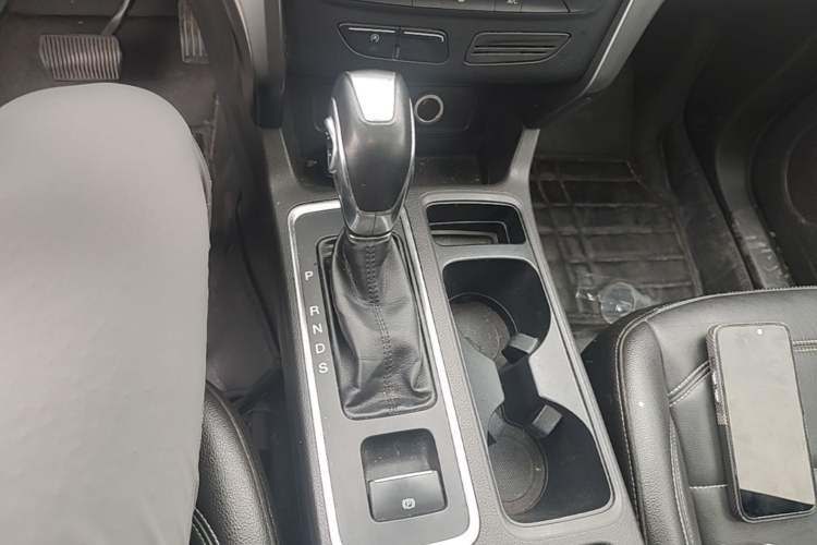 Used Ford Kuga 2018 EcoBoost 180 Two-Wheel-Drive Platinum Edition Gear Lever