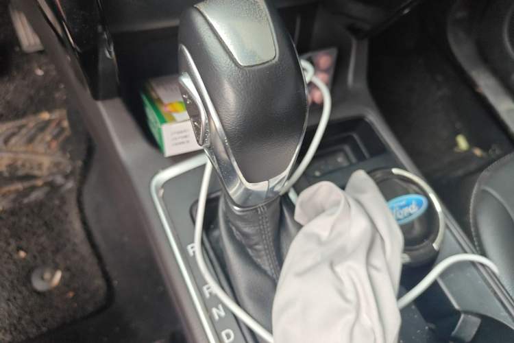 Used Ford Kuga 2018 Facelifted EcoBoost 180 Two-Wheel Drive Luxury Wing Edition Gear Lever