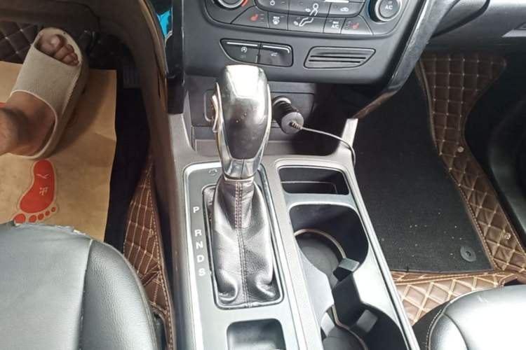 Used Ford Kuga 2018 Facelifted EcoBoost 180 Two-Wheel Drive Luxury Wing Edition Gear Lever