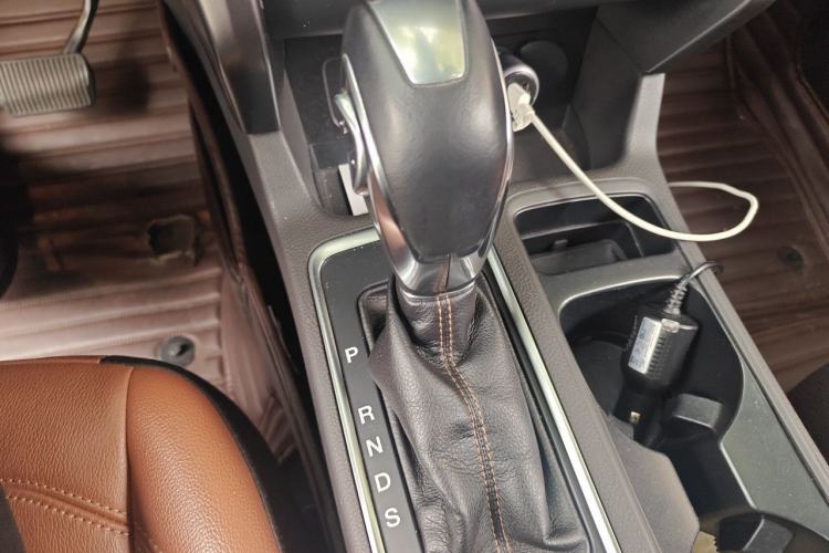 Used Ford Kuga 2018 EcoBoost 180 Two-Wheel-Drive Cognac Special Edition Gear Lever