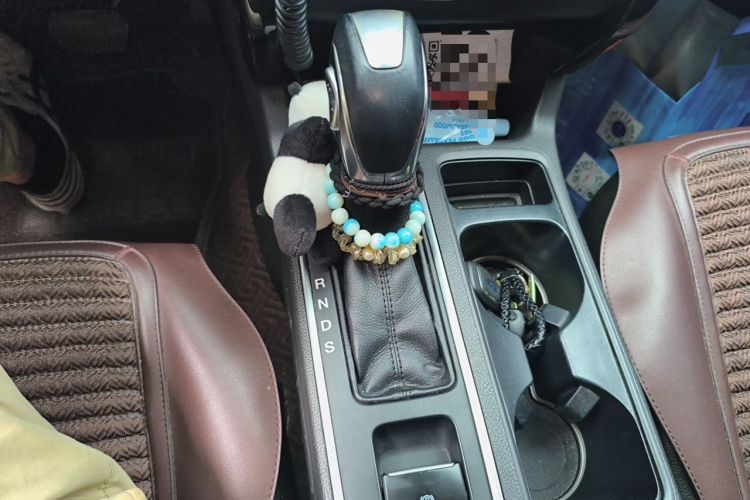 Used Ford Kuga 2018 EcoBoost 180 Two-Wheel-Drive Luxury Wing Edition Gear Lever