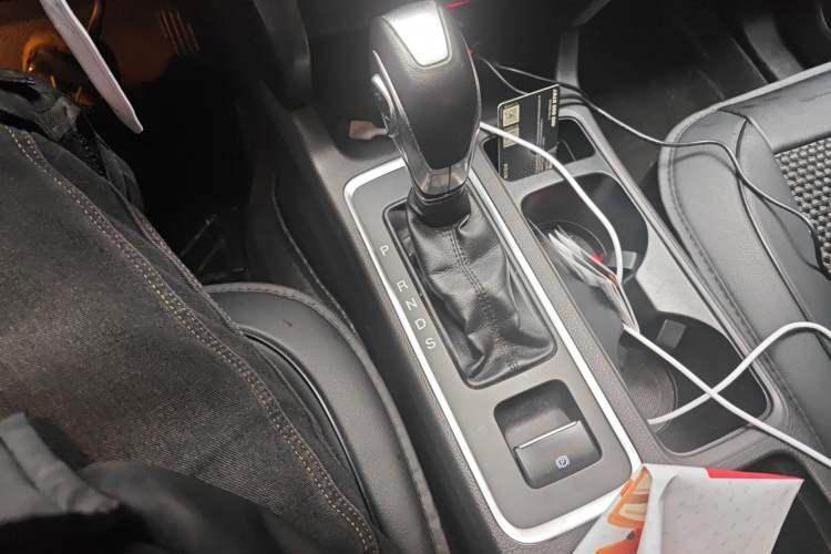 Used Ford Kuga 2018 EcoBoost 180 Two-Wheel-Drive Platinum Edition Gear Lever