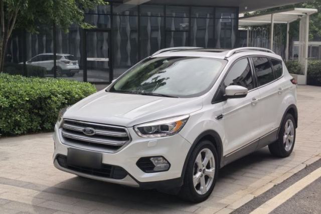 Ford Kuga 2018 Facelifted EcoBoost 180 Two-Wheel Drive Luxury Wing Edition usado