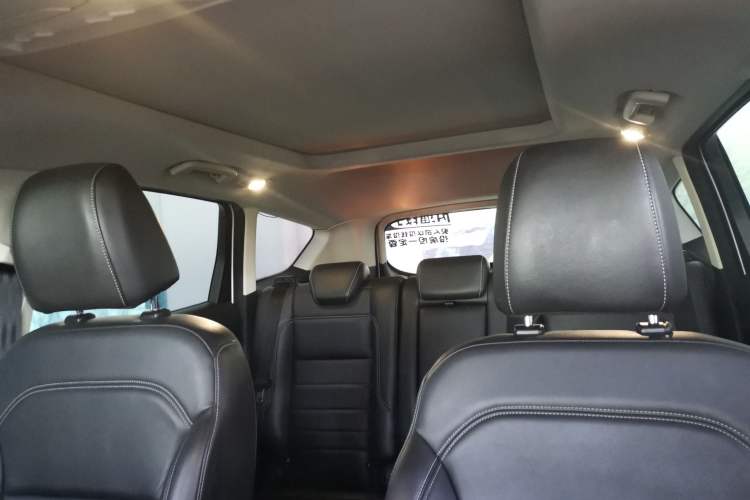 Used Ford Kuga 2018 EcoBoost 180 Two-Wheel-Drive Platinum Edition Headliner