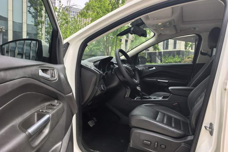Used Ford Kuga 2018 Facelifted EcoBoost 180 Two-Wheel Drive Luxury Wing Edition Interior 1