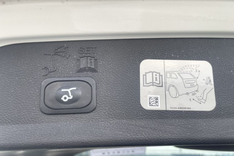 Used Ford Kuga 2018 EcoBoost 245 Four-Wheel Drive Luxury Wing Model Interior 1