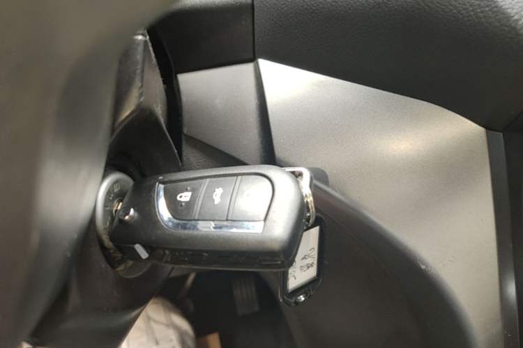 Used Ford Kuga 2018 Facelifted EcoBoost 180 Two-Wheel-Drive Platinum Wing Edition Interior 1