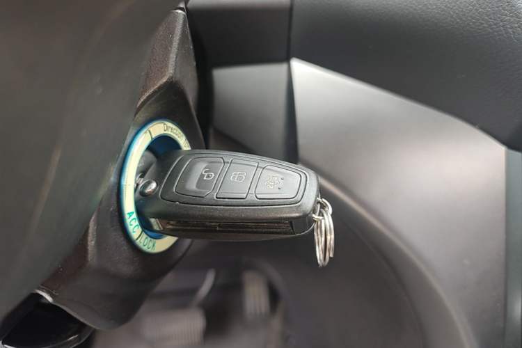 Used Ford Kuga 2018 EcoBoost 180 Two-Wheel-Drive Platinum Edition Interior 1