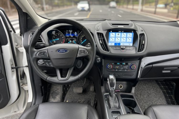 Used Ford Kuga 2018 EcoBoost 180 Two-Wheel-Drive Luxury Wing Edition Interior 10