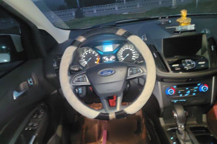 Used Ford Kuga 2018 EcoBoost 180 Two-Wheel-Drive Elite Trim Interior 2