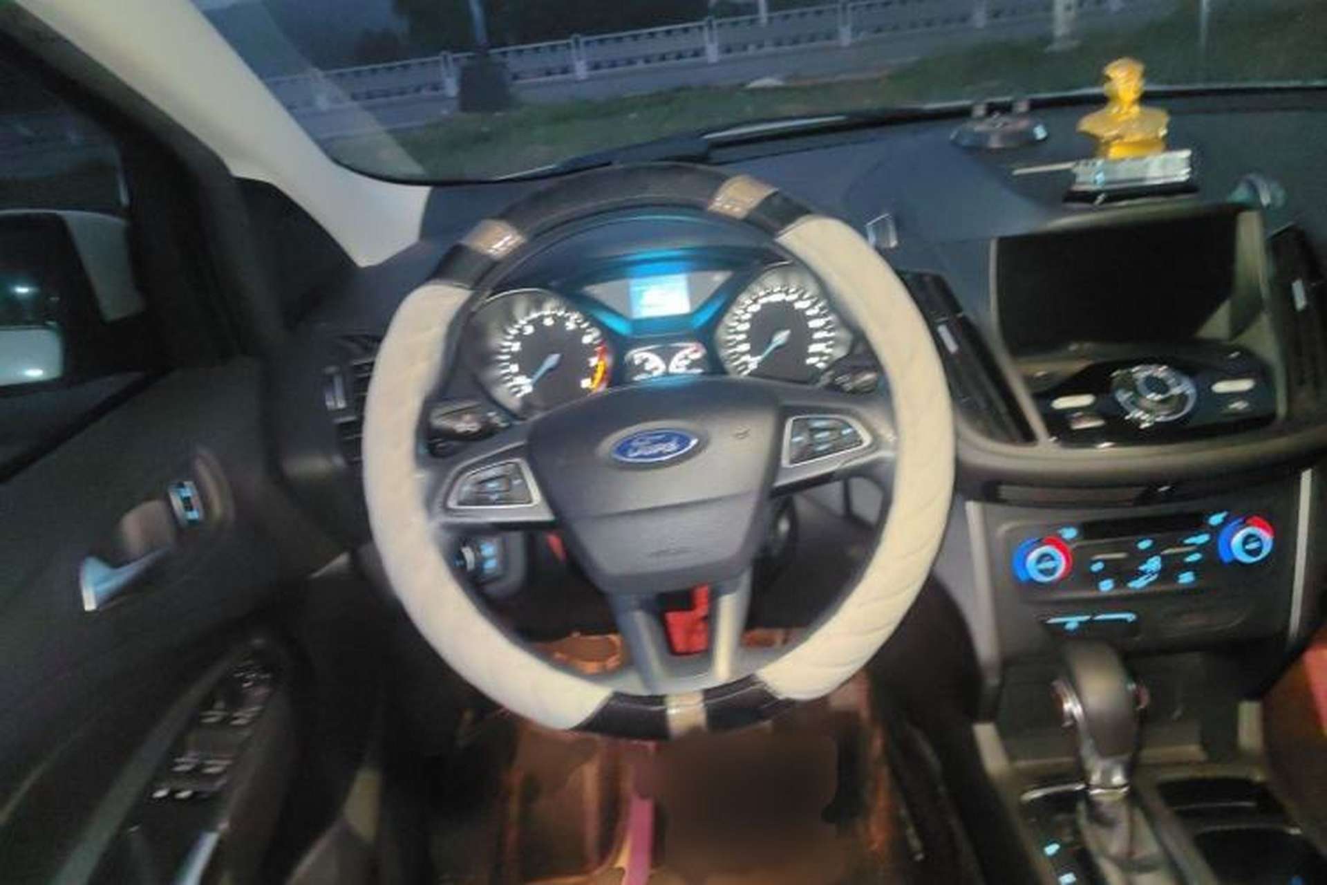 Used Ford Kuga 2018 EcoBoost 180 Two-Wheel-Drive Elite Trim Interior 2
