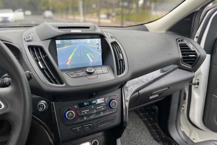 Used Ford Kuga 2018 EcoBoost 180 Two-Wheel-Drive Luxury Wing Edition Interior 2
