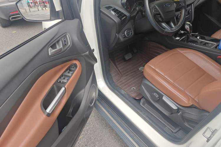 Used Ford Kuga 2018 EcoBoost 180 Two-Wheel-Drive Cognac Special Edition Interior 3