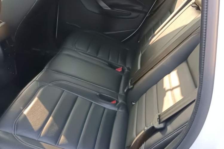 Used Ford Kuga 2018 EcoBoost 180 Two-Wheel-Drive Platinum Edition Interior 4