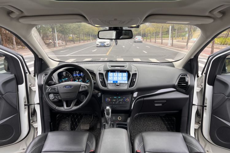 Used Ford Kuga 2018 EcoBoost 180 Two-Wheel-Drive Luxury Wing Edition Interior 7