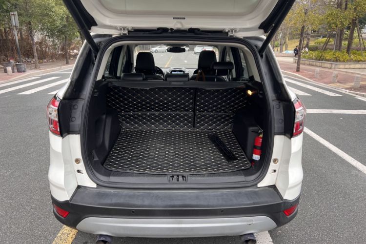Used Ford Kuga 2018 EcoBoost 180 Two-Wheel-Drive Luxury Wing Edition Interior 8