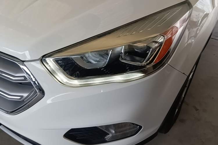 Used Ford Kuga 2018 EcoBoost 180 Two-Wheel-Drive Platinum Edition Left Front Headlight