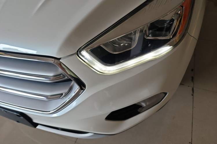 Used Ford Kuga 2018 EcoBoost 180 Two-Wheel-Drive Platinum Edition Left Front Headlight