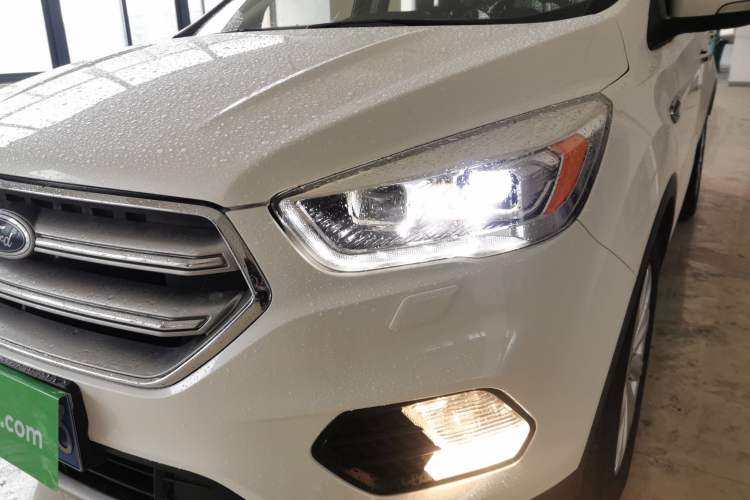 Used Ford Kuga 2018 EcoBoost 180 Two-Wheel-Drive Luxury Wing Edition Left Front Headlight