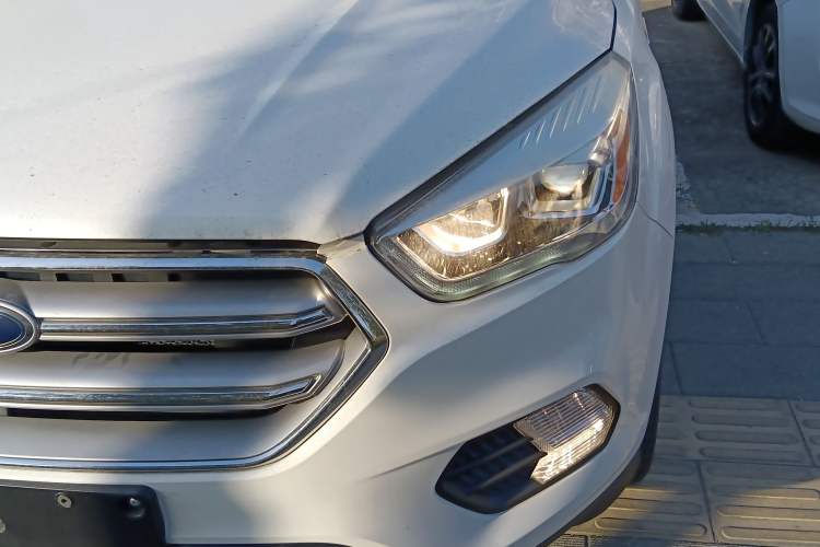 Used Ford Kuga 2018 EcoBoost 180 Two-Wheel-Drive Platinum Edition Left Front Headlight