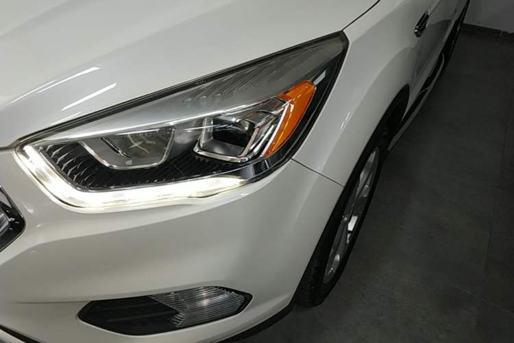 Used Ford Kuga 2018 EcoBoost 180 Two-Wheel-Drive Platinum Edition Left Front Headlight