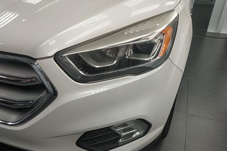 Used Ford Kuga 2018 EcoBoost 180 Two-Wheel-Drive Platinum Edition Left Front Headlight