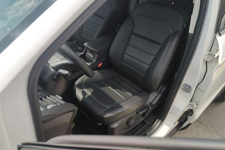 Used Ford Kuga 2018 Facelifted EcoBoost 180 Two-Wheel-Drive Platinum Wing Edition Left Front Seat