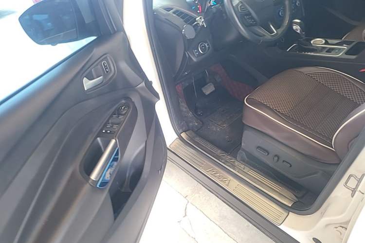 Used Ford Kuga 2018 EcoBoost 180 Two-Wheel-Drive Luxury Wing Edition Left Front Seat