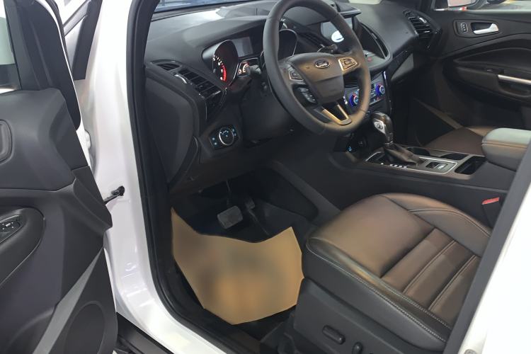 Used Ford Kuga 2018 EcoBoost 180 Two-Wheel-Drive Luxury Wing Edition Left Front Seat