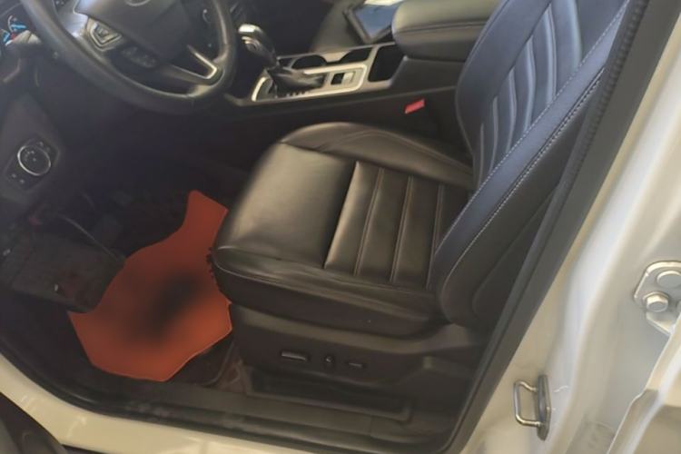 Used Ford Kuga 2018 EcoBoost 180 Two-Wheel-Drive Luxury Wing Edition Left Front Seat