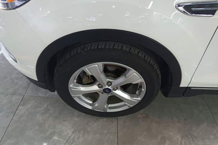 Used Ford Kuga 2018 EcoBoost 180 Two-Wheel-Drive Luxury Wing Edition Left Front Wheel Hub