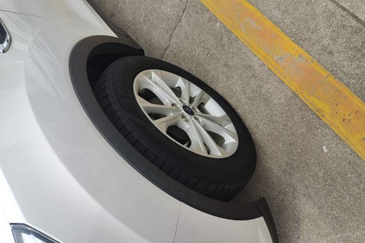 Used Ford Kuga 2018 Facelifted EcoBoost 180 Two-Wheel-Drive Platinum Wing Edition Left Front Wheel Hub