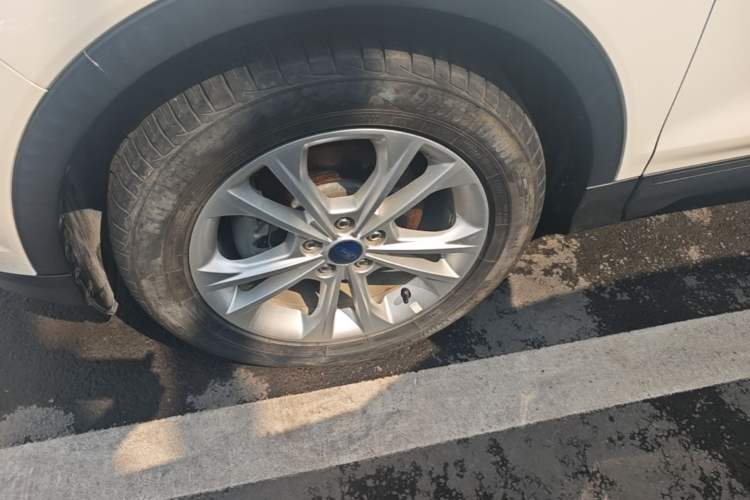 Used Ford Kuga 2018 Facelifted EcoBoost 180 Two-Wheel-Drive Platinum Wing Edition Left Front Wheel Hub