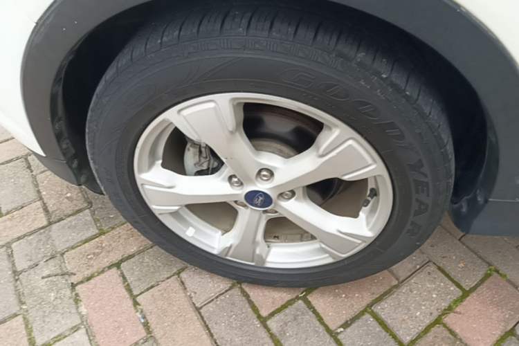 Used Ford Kuga 2018 Facelifted EcoBoost 180 Two-Wheel Drive Luxury Wing Edition Left Front Wheel Hub