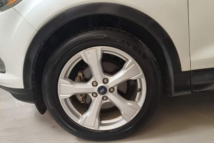 Used Ford Kuga 2018 EcoBoost 180 Two-Wheel-Drive Elite Trim Left Front Wheel Hub
