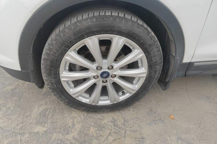 Used Ford Kuga 2018 EcoBoost 180 Two-Wheel-Drive Luxury Wing Edition Left Front Wheel Hub