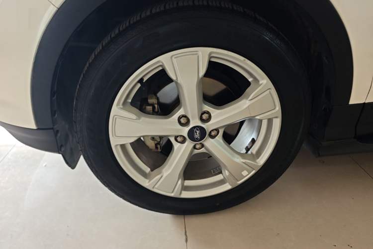 Used Ford Kuga 2018 EcoBoost 180 Two-Wheel-Drive Platinum Edition Left Front Wheel Hub