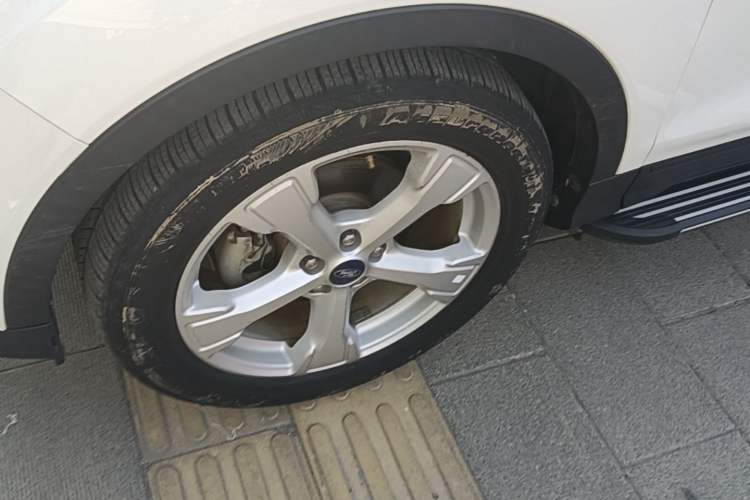 Used Ford Kuga 2018 EcoBoost 180 Two-Wheel-Drive Platinum Edition Left Front Wheel Hub