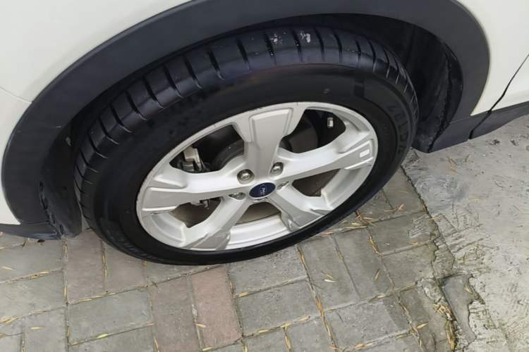 Used Ford Kuga 2018 EcoBoost 180 Two-Wheel-Drive Platinum Edition Left Front Wheel Hub