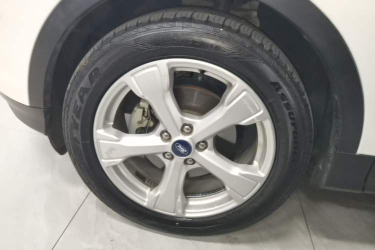Used Ford Kuga 2018 EcoBoost 180 Two-Wheel-Drive Platinum Edition Left Front Wheel Hub